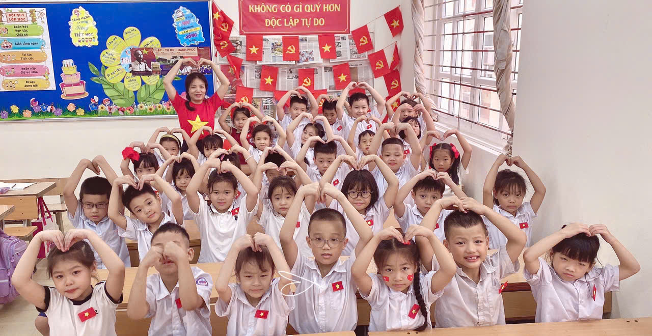 A group of children in a classroom

AI-generated content may be incorrect.