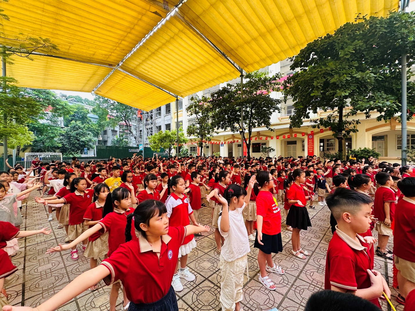 A group of children in red shirts

AI-generated content may be incorrect.