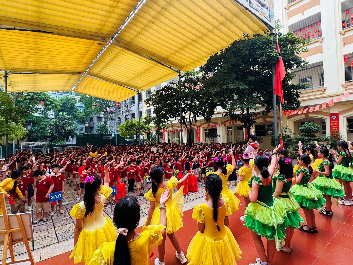 A group of children in yellow dresses dancing in a crowd

AI-generated content may be incorrect.