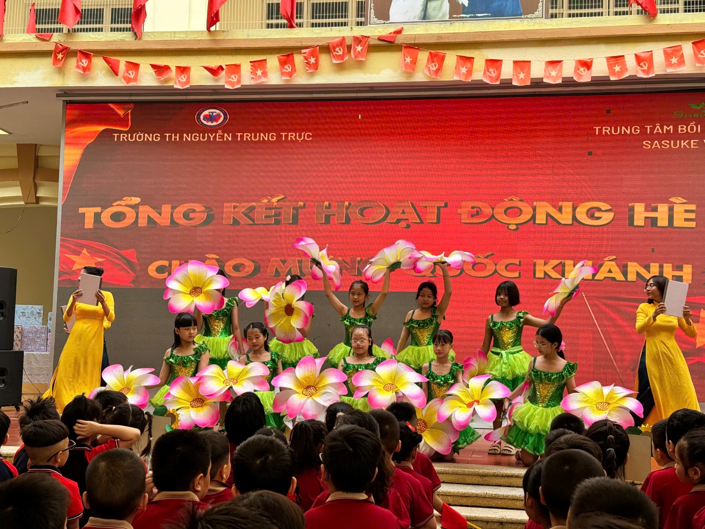 A group of children performing on stage

AI-generated content may be incorrect.