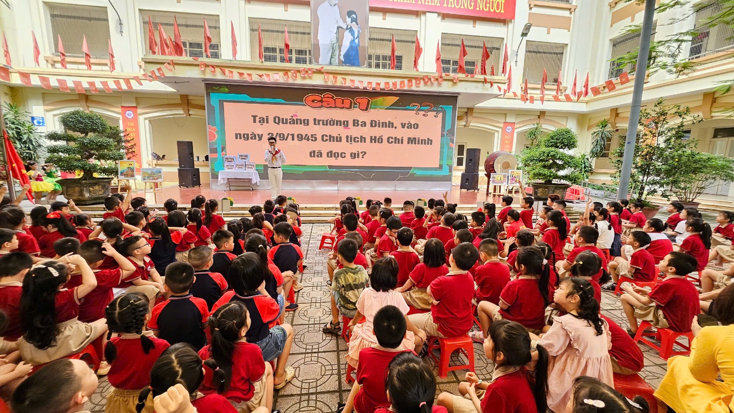 A group of children sitting on chairs in front of a stage

AI-generated content may be incorrect.