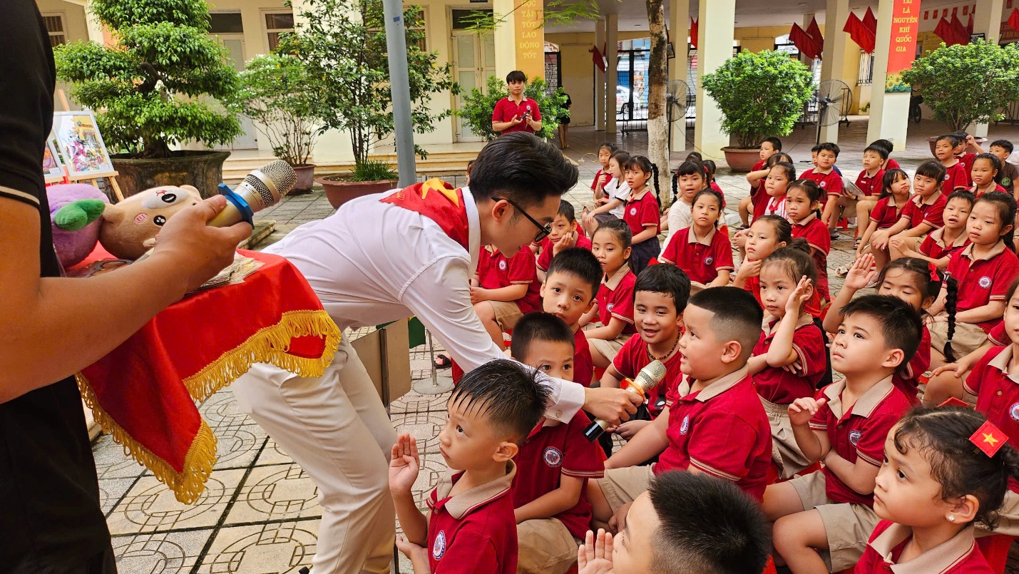 A person standing in front of a group of children

AI-generated content may be incorrect.