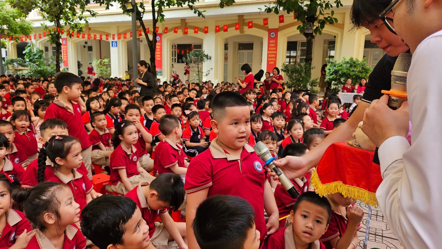 A group of children in red shirts

AI-generated content may be incorrect.