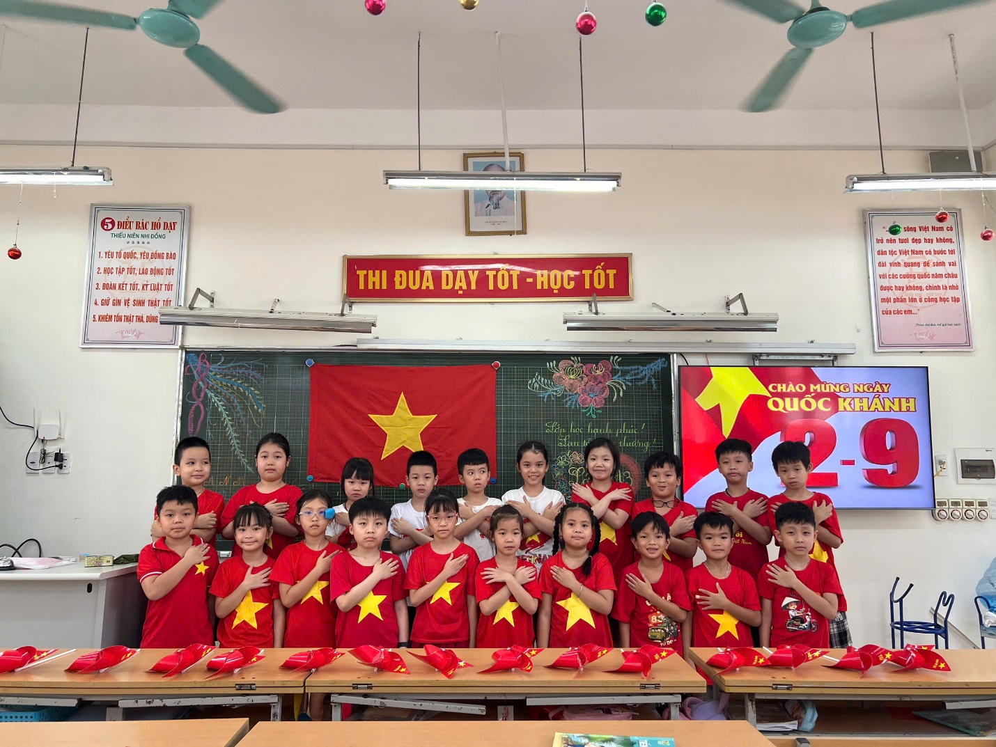 A group of children in a classroom

AI-generated content may be incorrect.