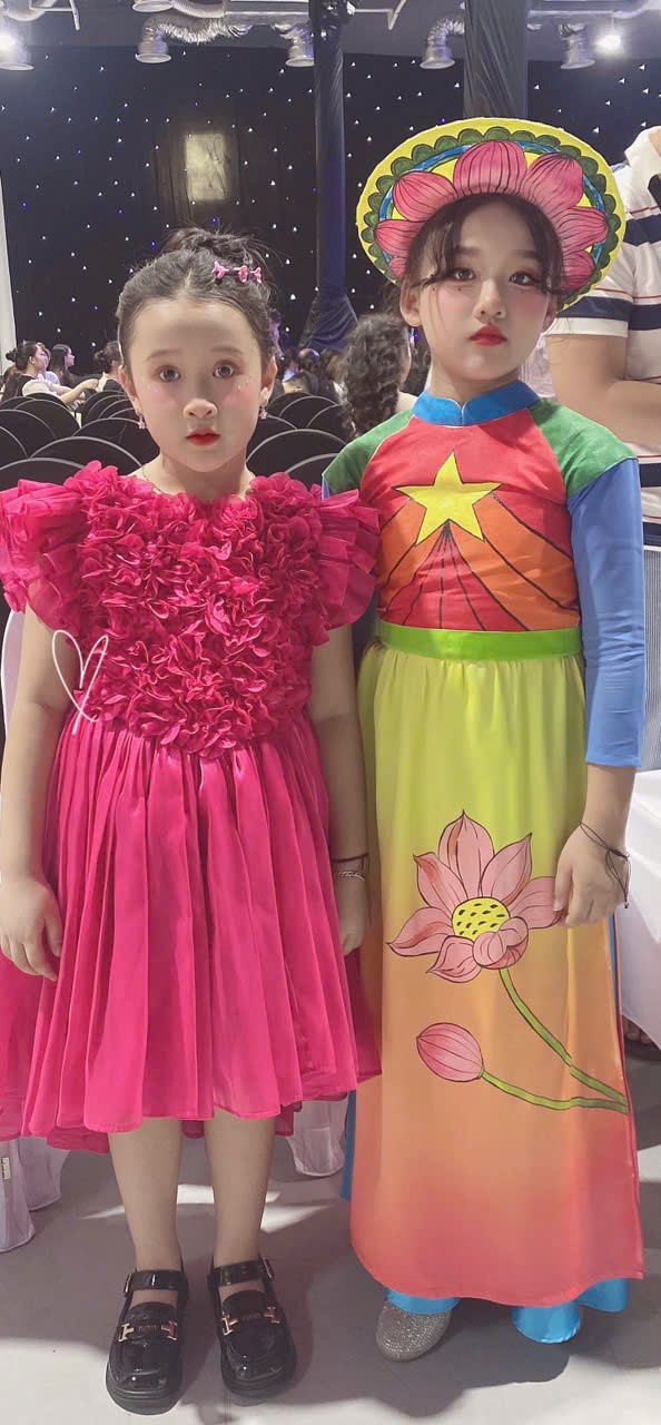 Two girls in dresses posing for the camera

AI-generated content may be incorrect.