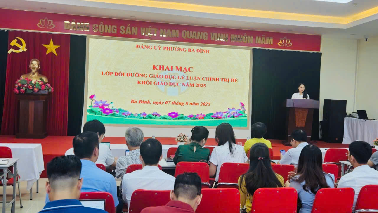 A group of people sitting in chairs in front of a screen

AI-generated content may be incorrect.