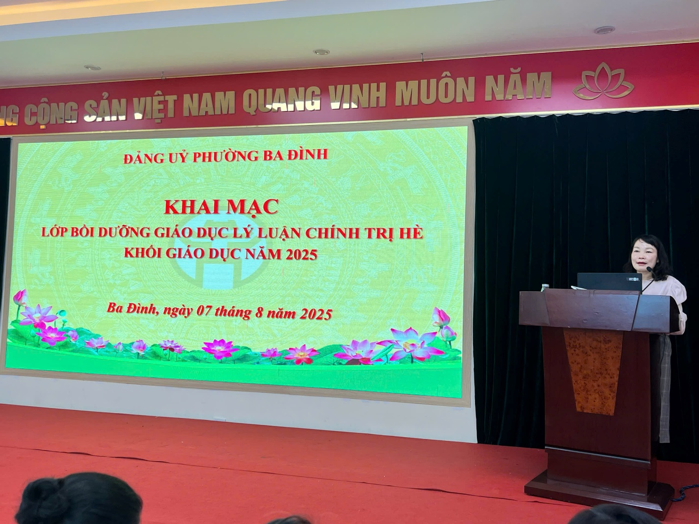 A person standing in front of a podium

AI-generated content may be incorrect.