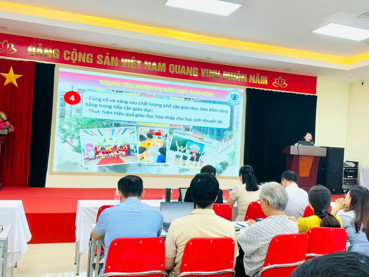 A group of people sitting in chairs in front of a screen

AI-generated content may be incorrect.