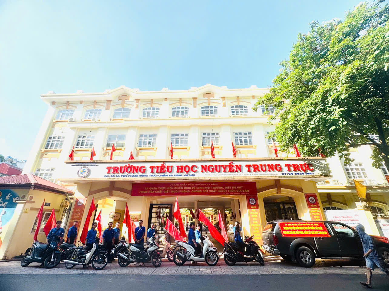 A group of people standing outside of a building

AI-generated content may be incorrect.