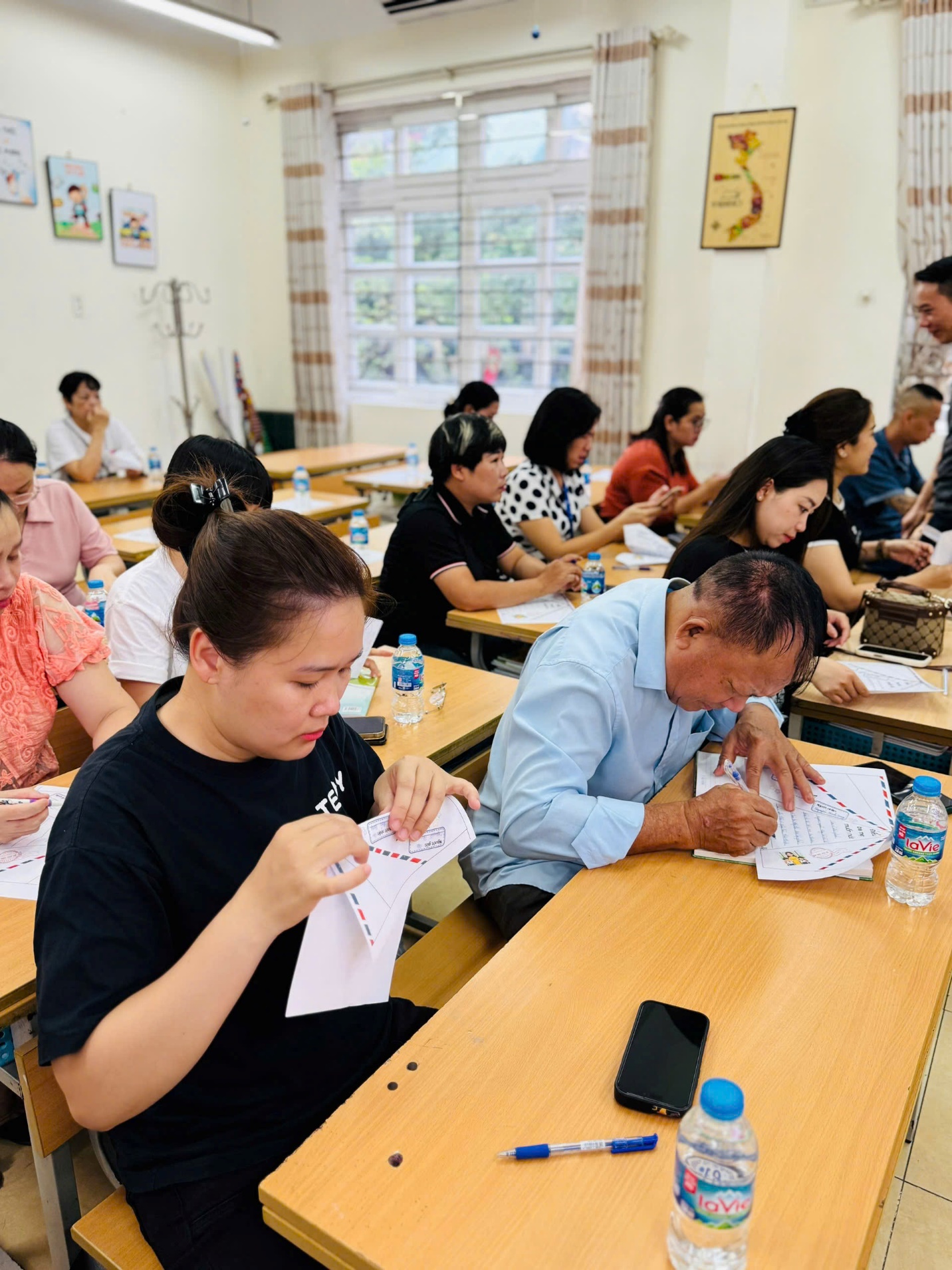 A group of people sitting at desks

AI-generated content may be incorrect.