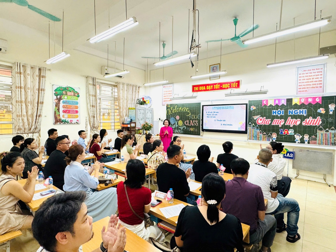 A group of people in a classroom

AI-generated content may be incorrect.