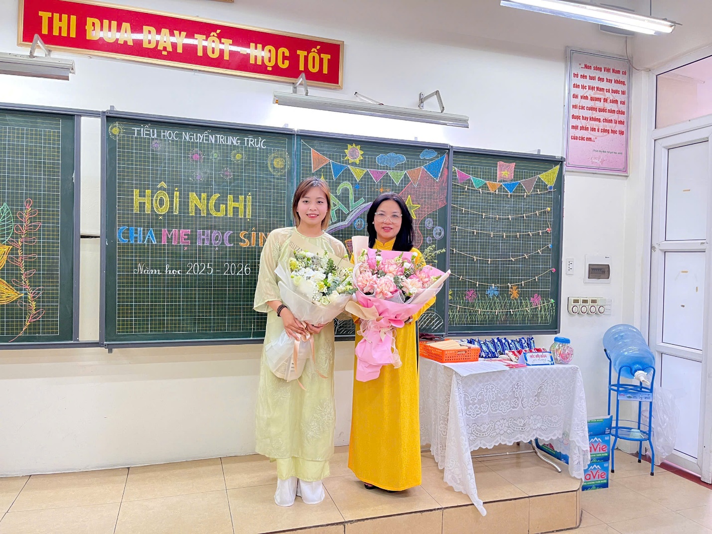 Two women standing in a classroom

AI-generated content may be incorrect.