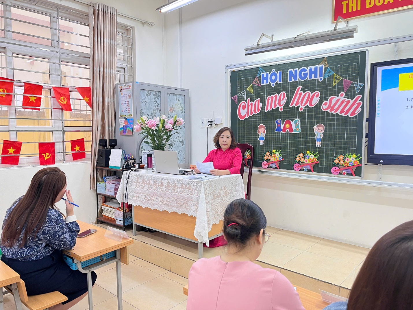A person in a pink shirt in front of a chalkboard

AI-generated content may be incorrect.