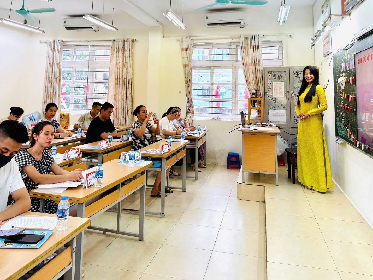 A person standing in front of a group of people in a classroom

AI-generated content may be incorrect.