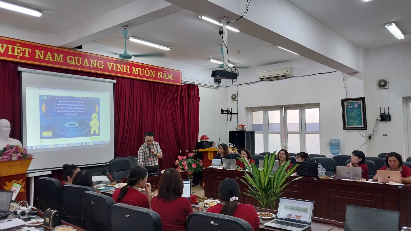 A group of people in a room

AI-generated content may be incorrect.