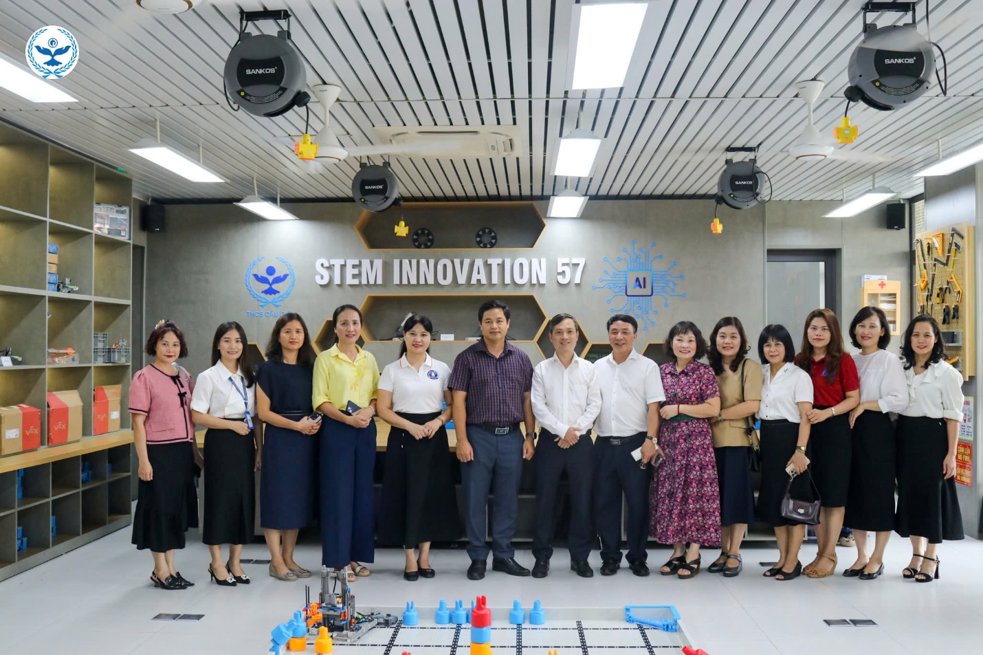 A group of people standing in a room

AI-generated content may be incorrect.