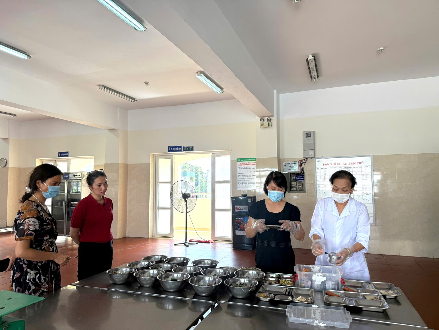 Several people in a room

AI-generated content may be incorrect.