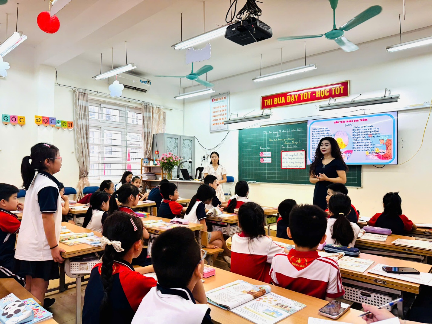 A person standing in front of a classroom with a group of students

AI-generated content may be incorrect.