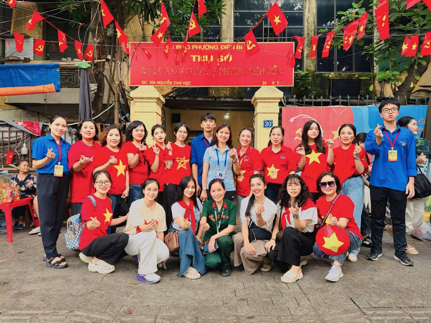 A group of people posing for a photo

AI-generated content may be incorrect.