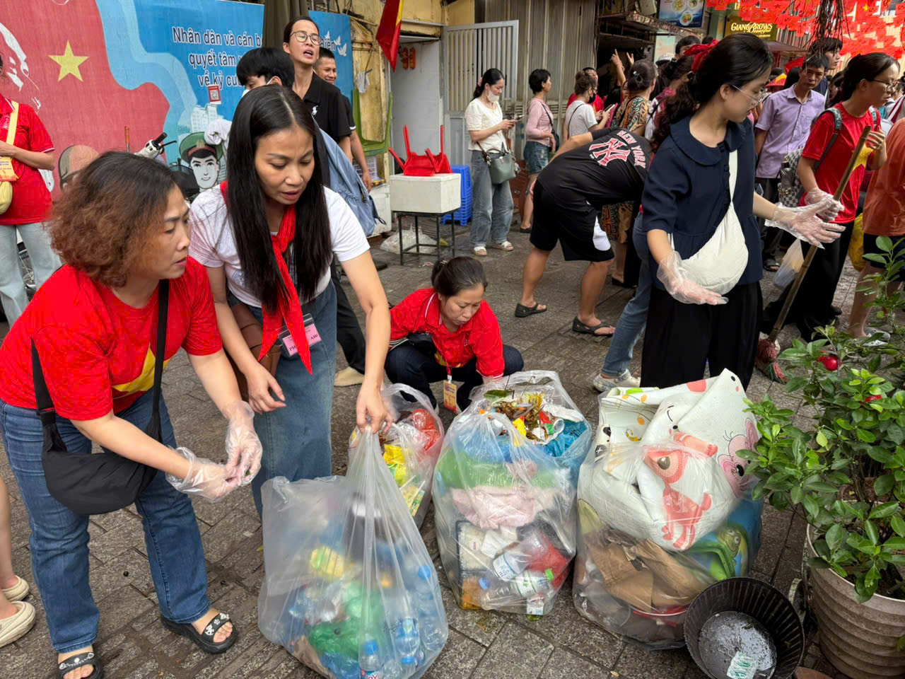 A group of people picking up trash

AI-generated content may be incorrect.