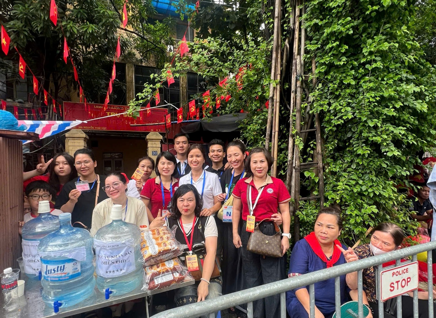 A group of people standing outside

AI-generated content may be incorrect.