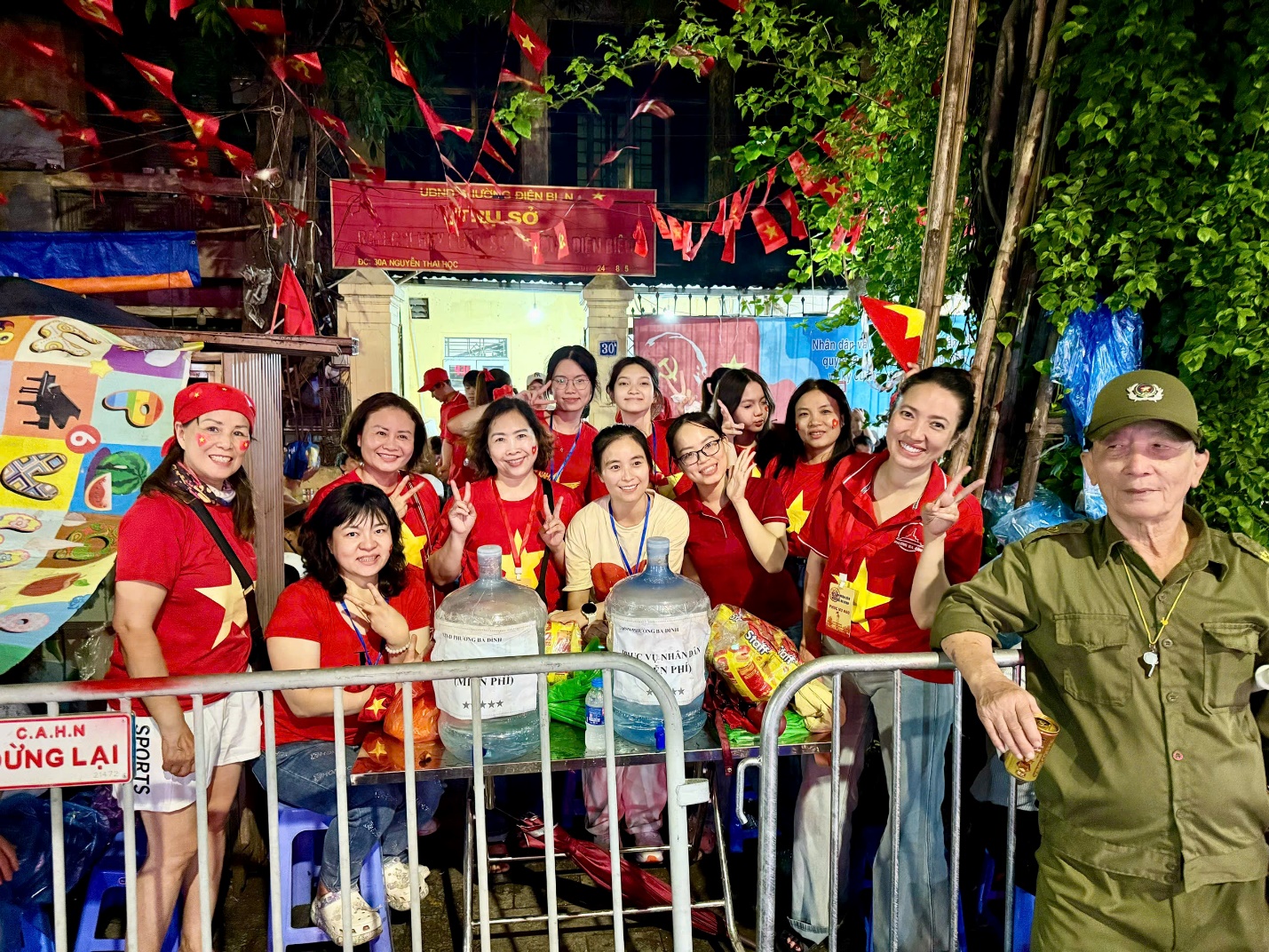 A group of people posing for a photo

AI-generated content may be incorrect.