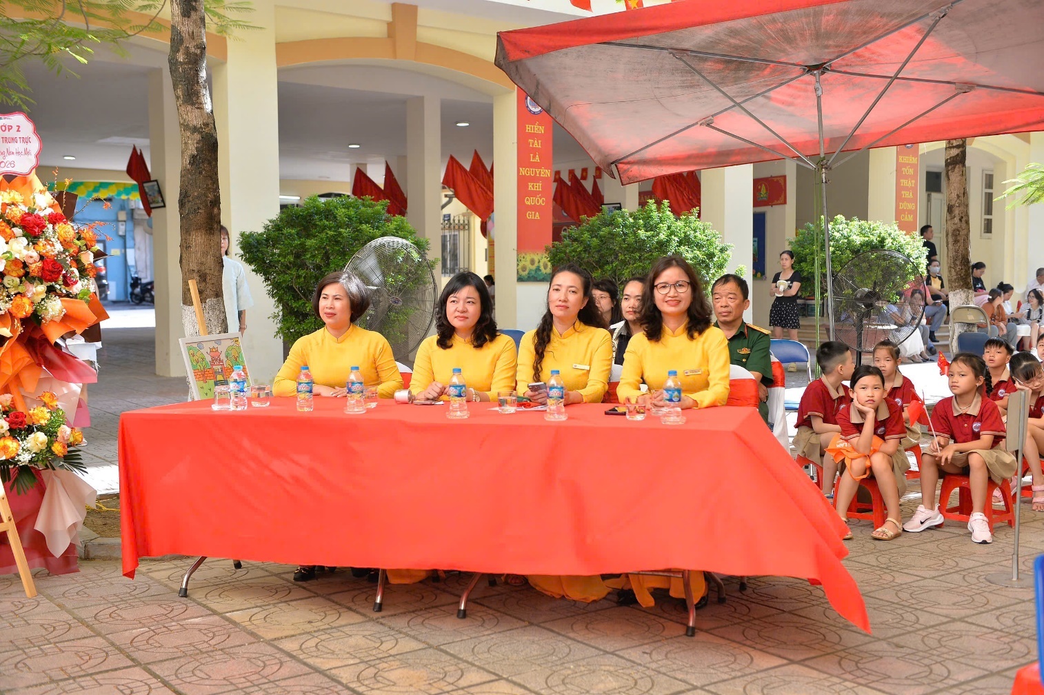 A group of women sitting at a table

AI-generated content may be incorrect.
