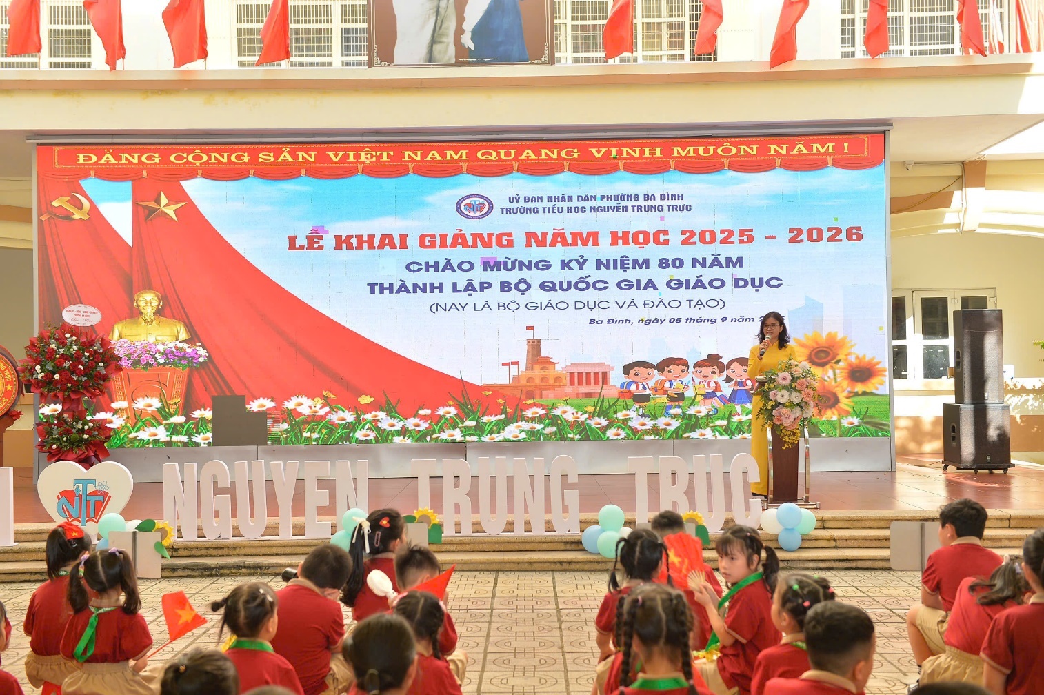 A group of children in front of a large banner

AI-generated content may be incorrect.