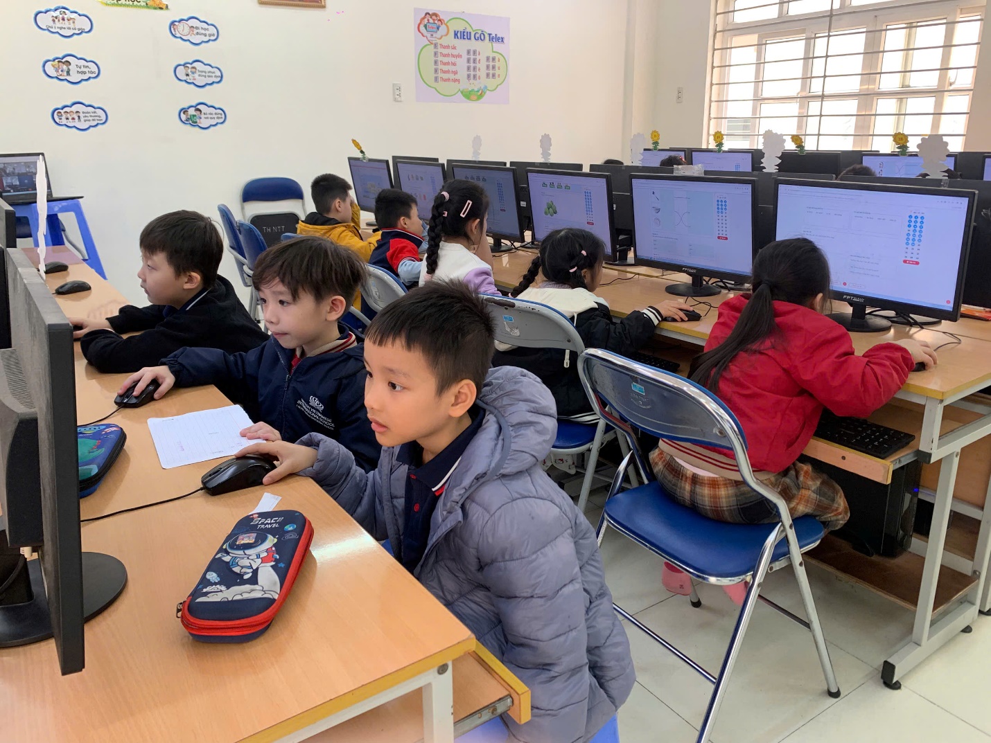 A group of children sitting at a desk in a classroom

AI-generated content may be incorrect.
