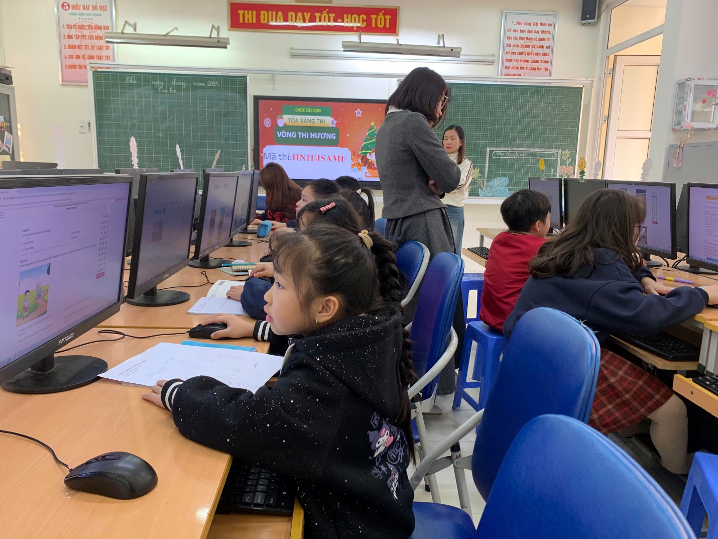 A group of children in a classroom

AI-generated content may be incorrect.