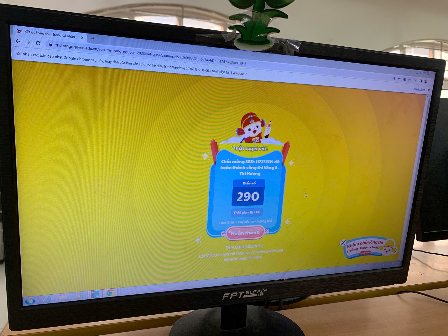 A computer monitor with a yellow screen

AI-generated content may be incorrect.