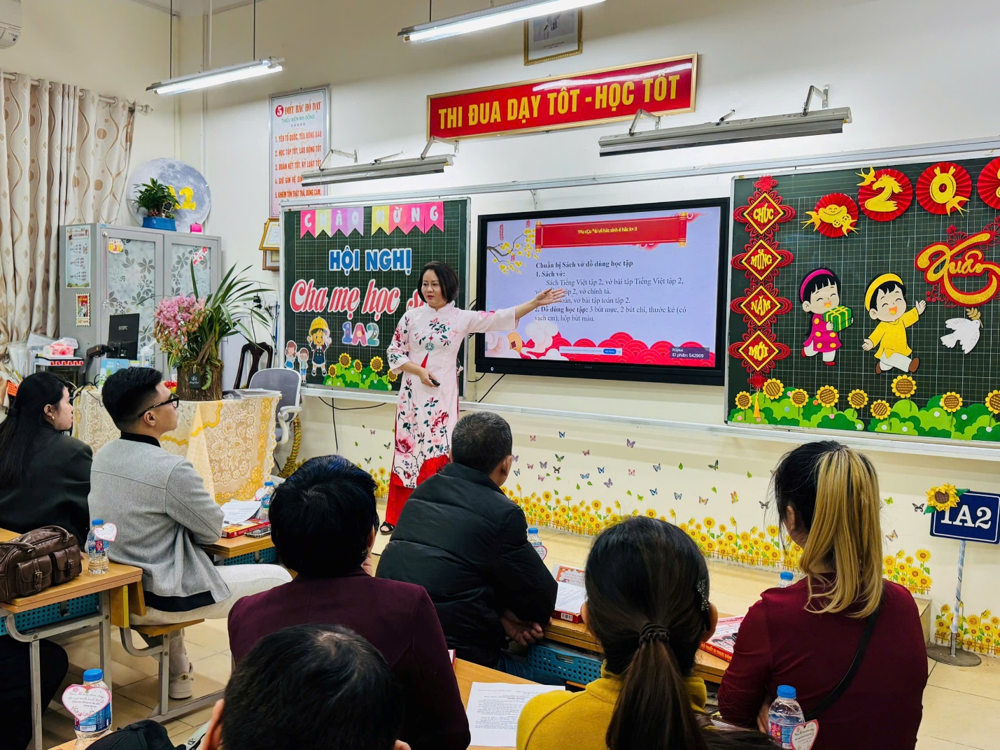 A person standing in front of a classroom with a group of people

AI-generated content may be incorrect.