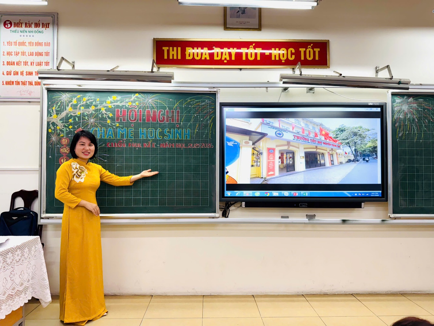 A person in a yellow dress pointing at a chalkboard

AI-generated content may be incorrect.