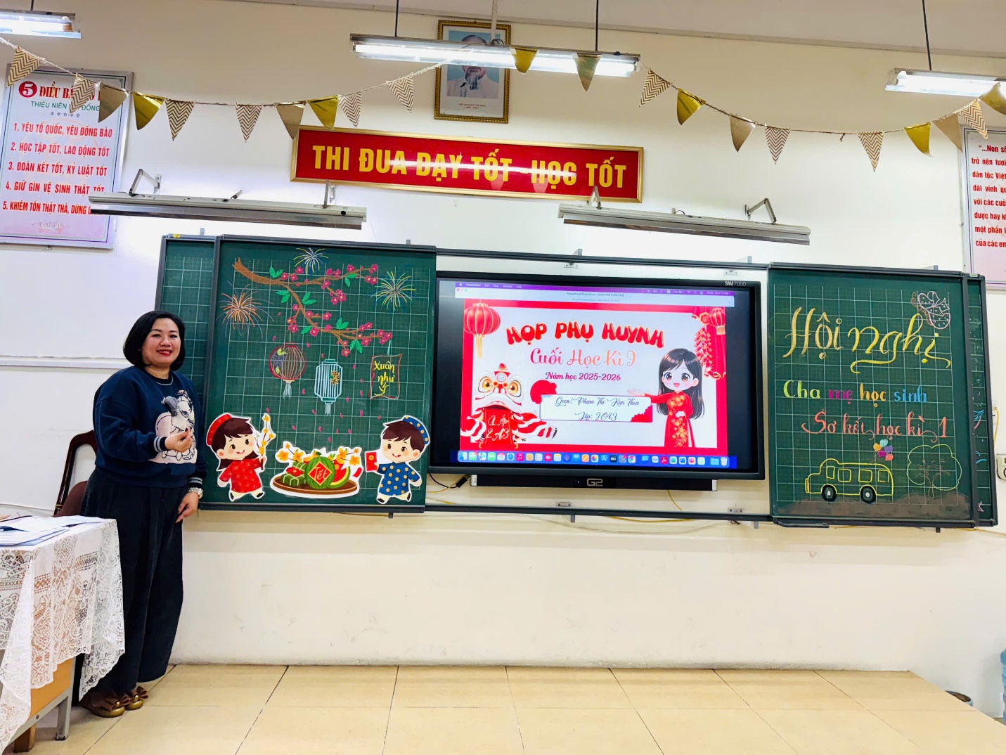 A person standing in front of a screen

AI-generated content may be incorrect.