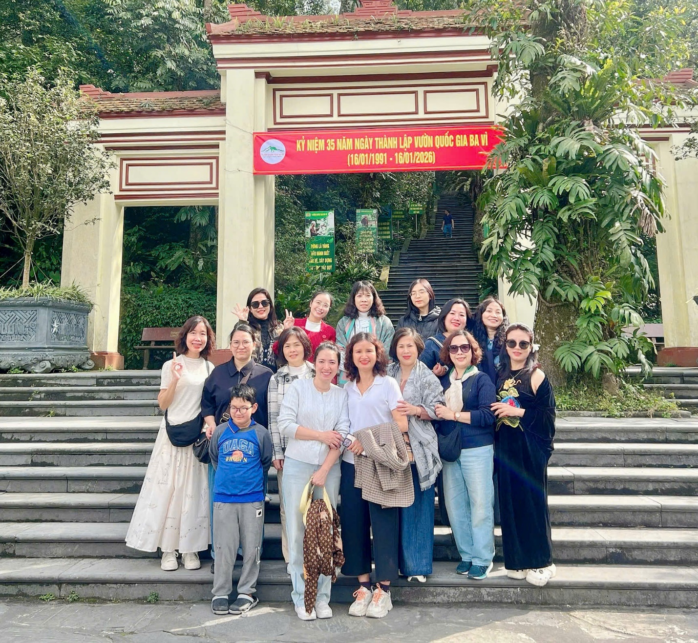 A group of people posing for a photo

AI-generated content may be incorrect.