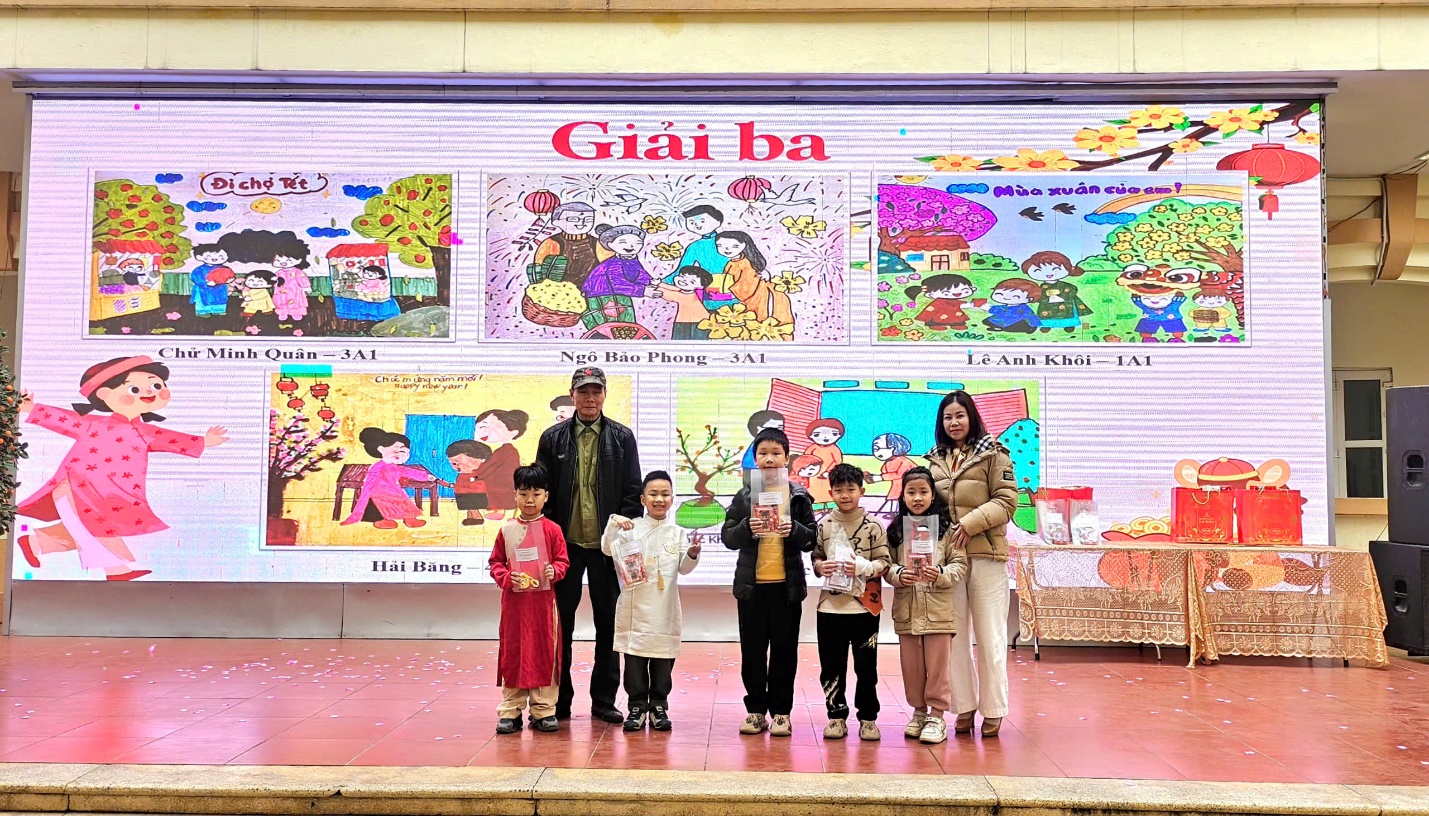 A group of people posing for a photo

AI-generated content may be incorrect.