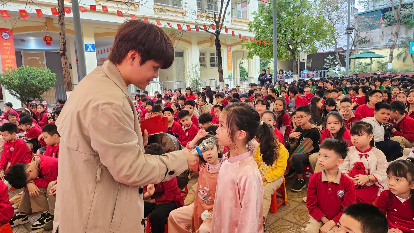 A person touching a child's forehead

AI-generated content may be incorrect.