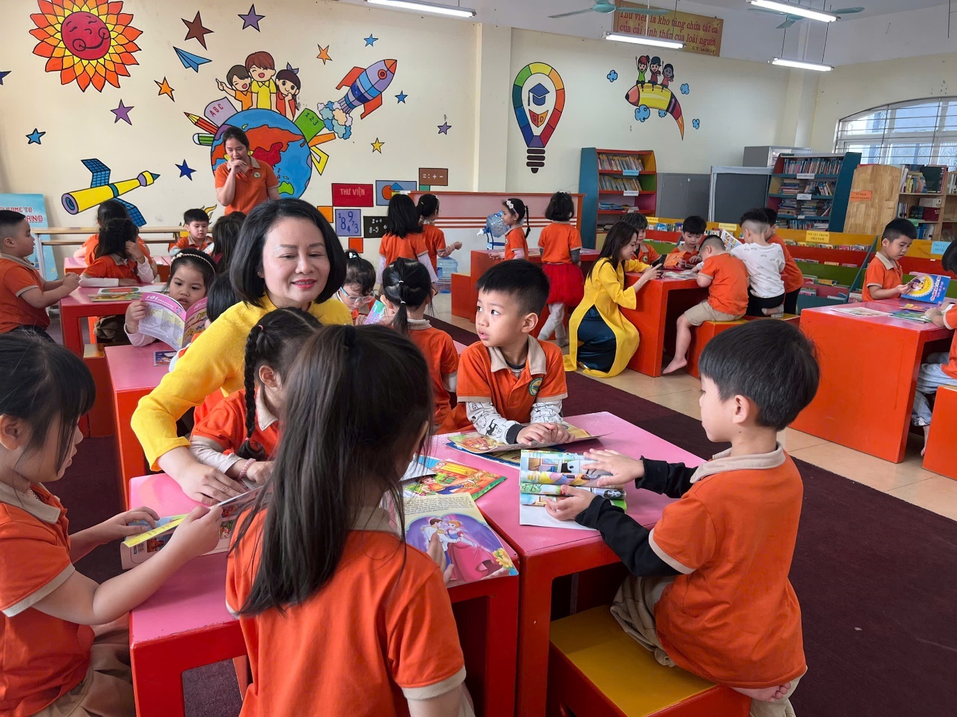 A group of children in a classroom

AI-generated content may be incorrect.