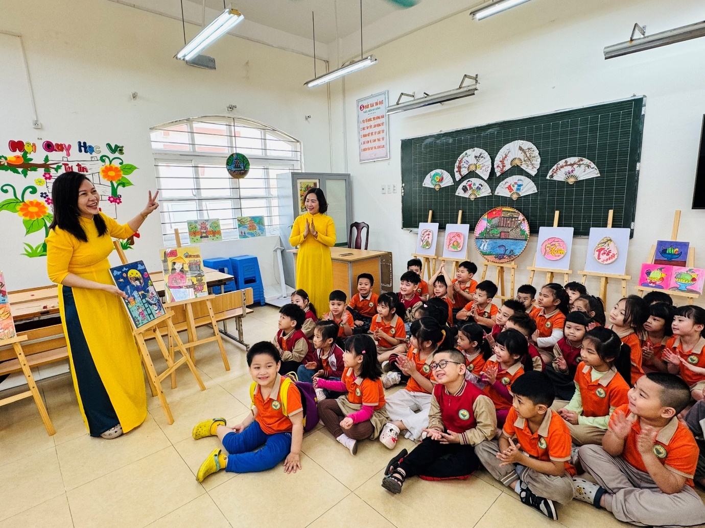 A group of children sitting on the floor in a classroom

AI-generated content may be incorrect.