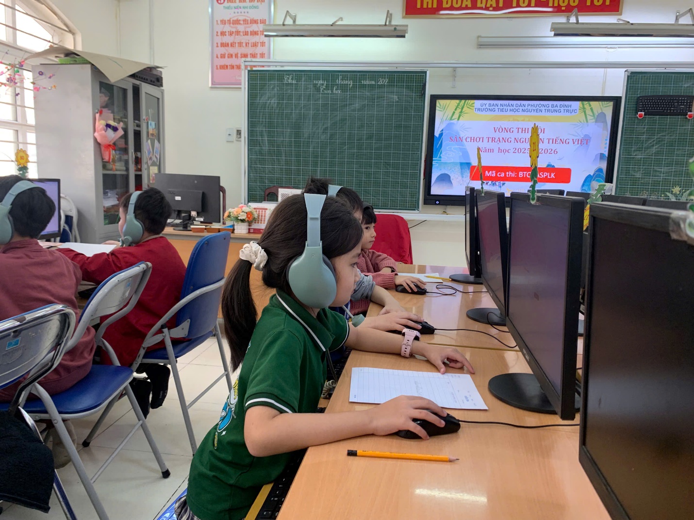 A group of children in a classroom
AI-generated content may be incorrect.