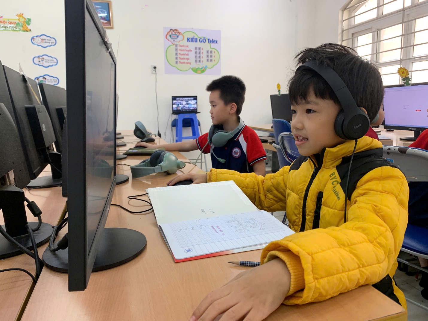 A group of kids in a classroom
AI-generated content may be incorrect.