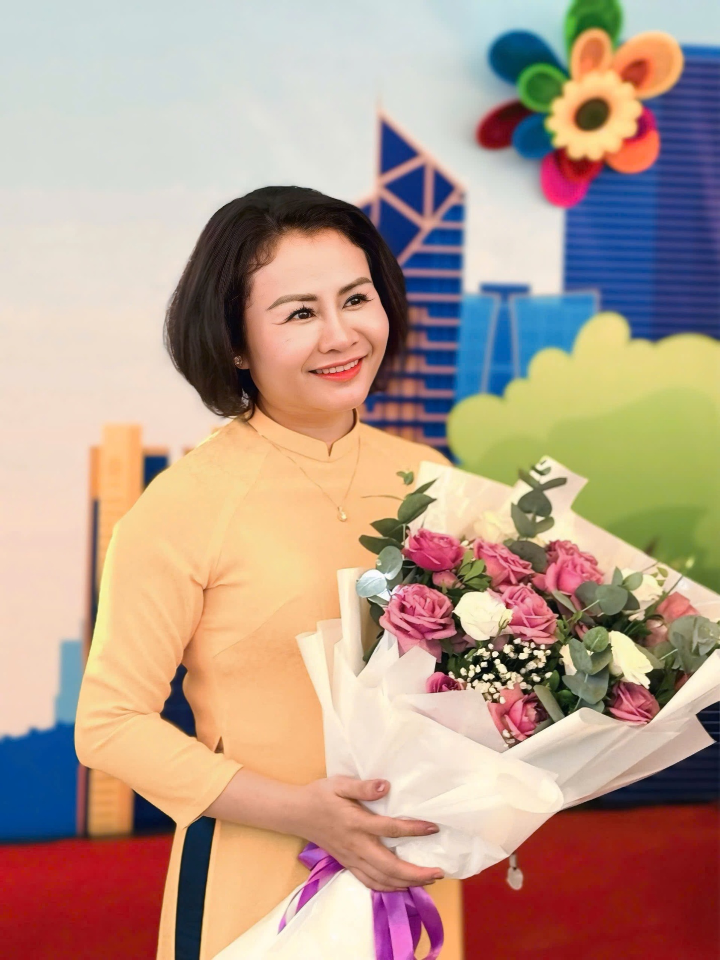 A person holding a bouquet of flowers

AI-generated content may be incorrect.