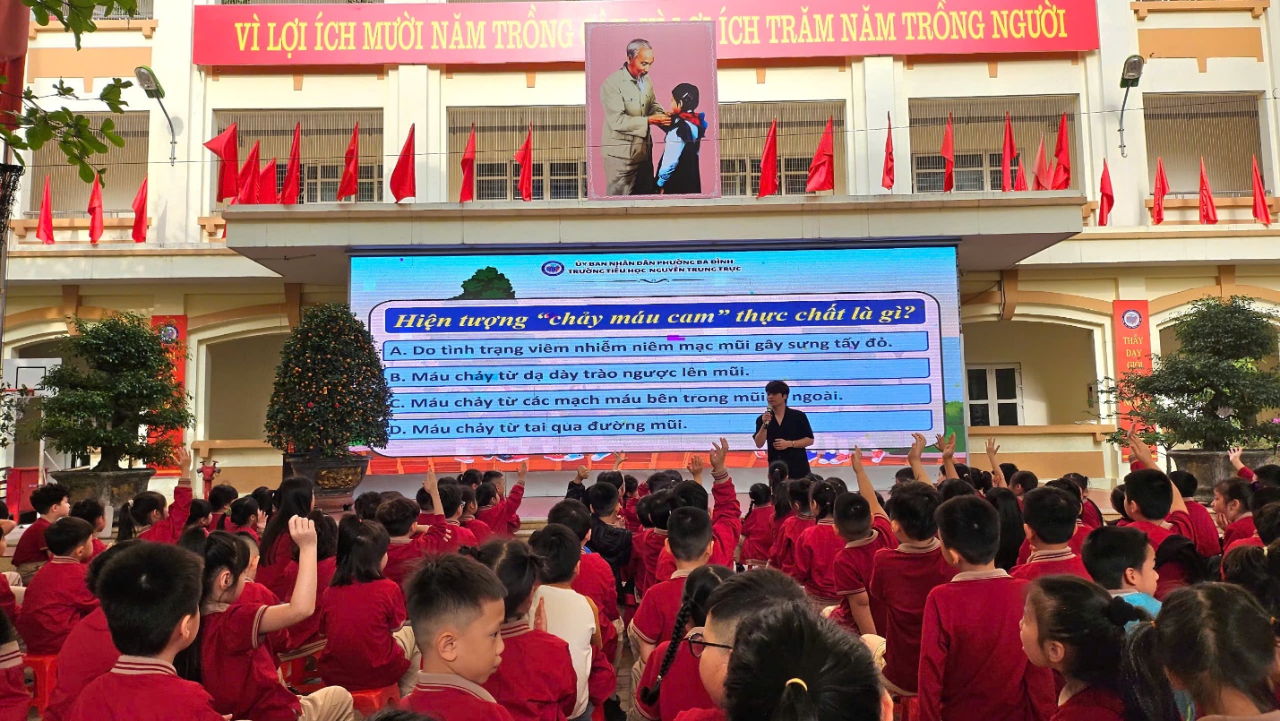 A group of people in red shirts

AI-generated content may be incorrect.