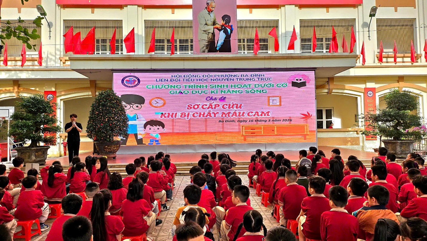 A group of children in red uniforms

AI-generated content may be incorrect.