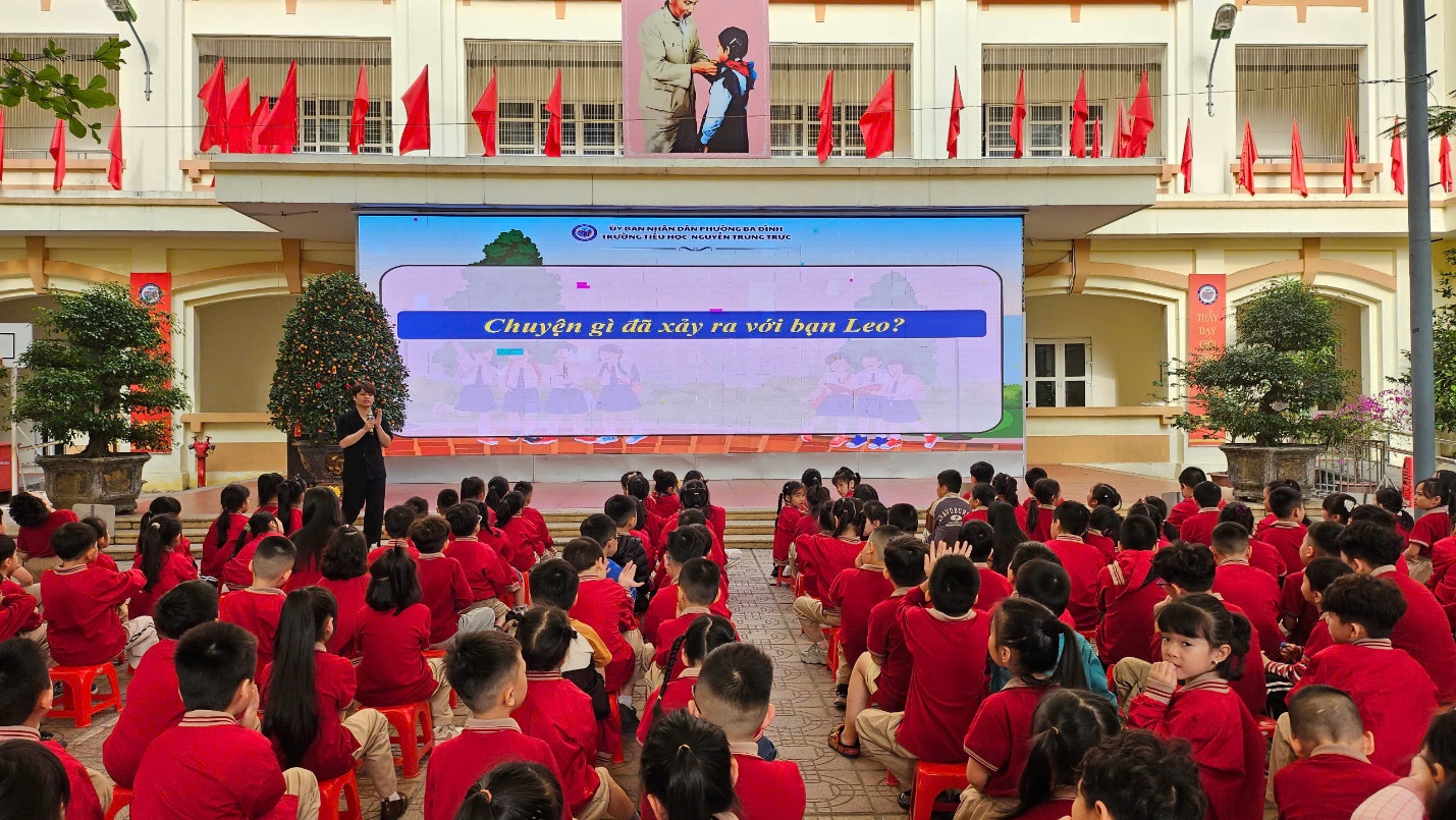 A group of children in red shirts

AI-generated content may be incorrect.