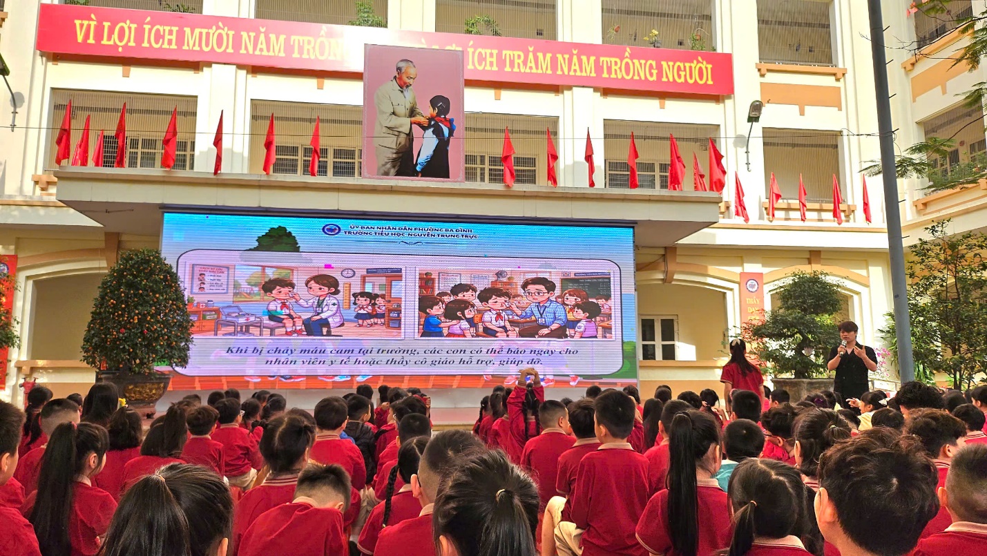 A group of people in red shirts

AI-generated content may be incorrect.