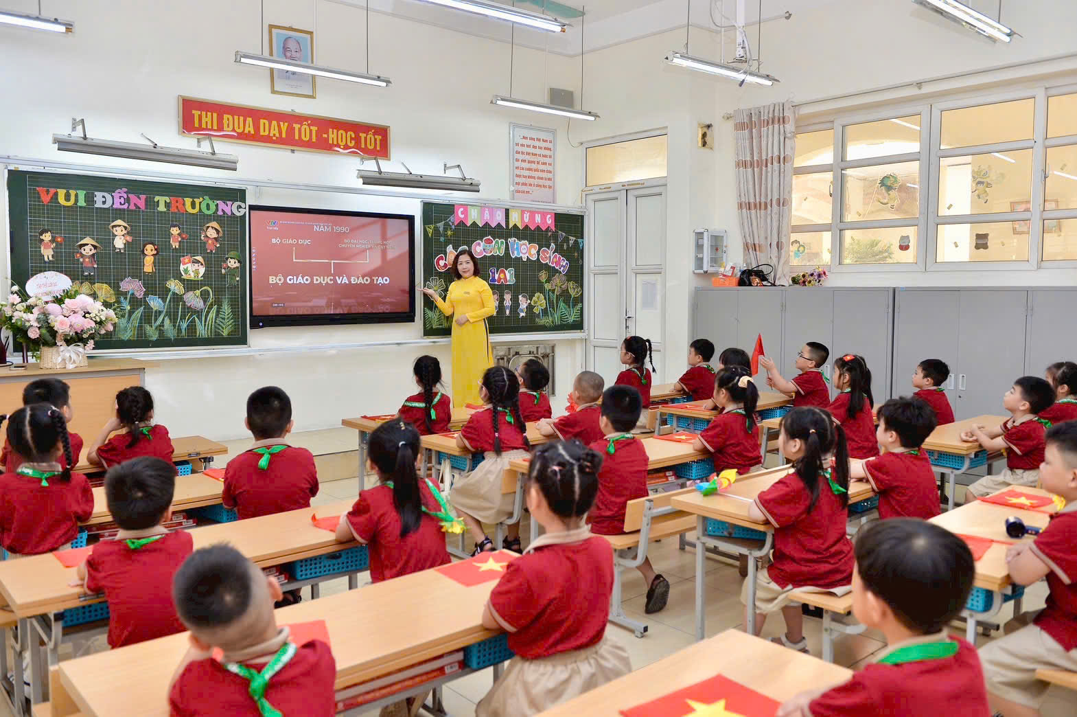 A person standing in front of a classroom of studentsAI-generated content may be incorrect.